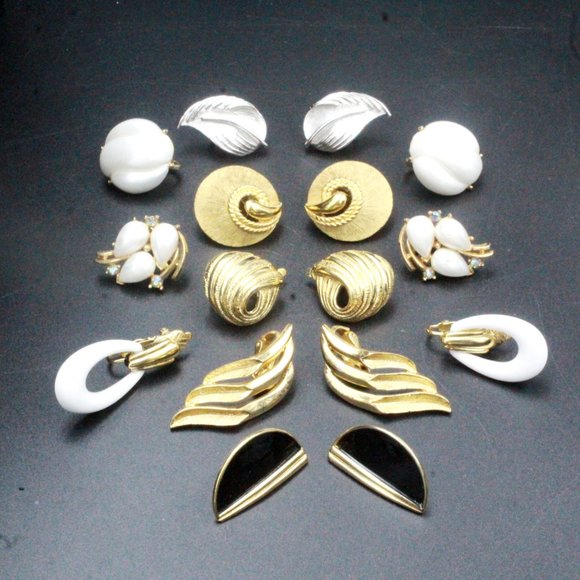 Crown Trifari Signed Designer High End Faux Pearl Enamel Silver Gold Plate Clip - Picture 2 of 11